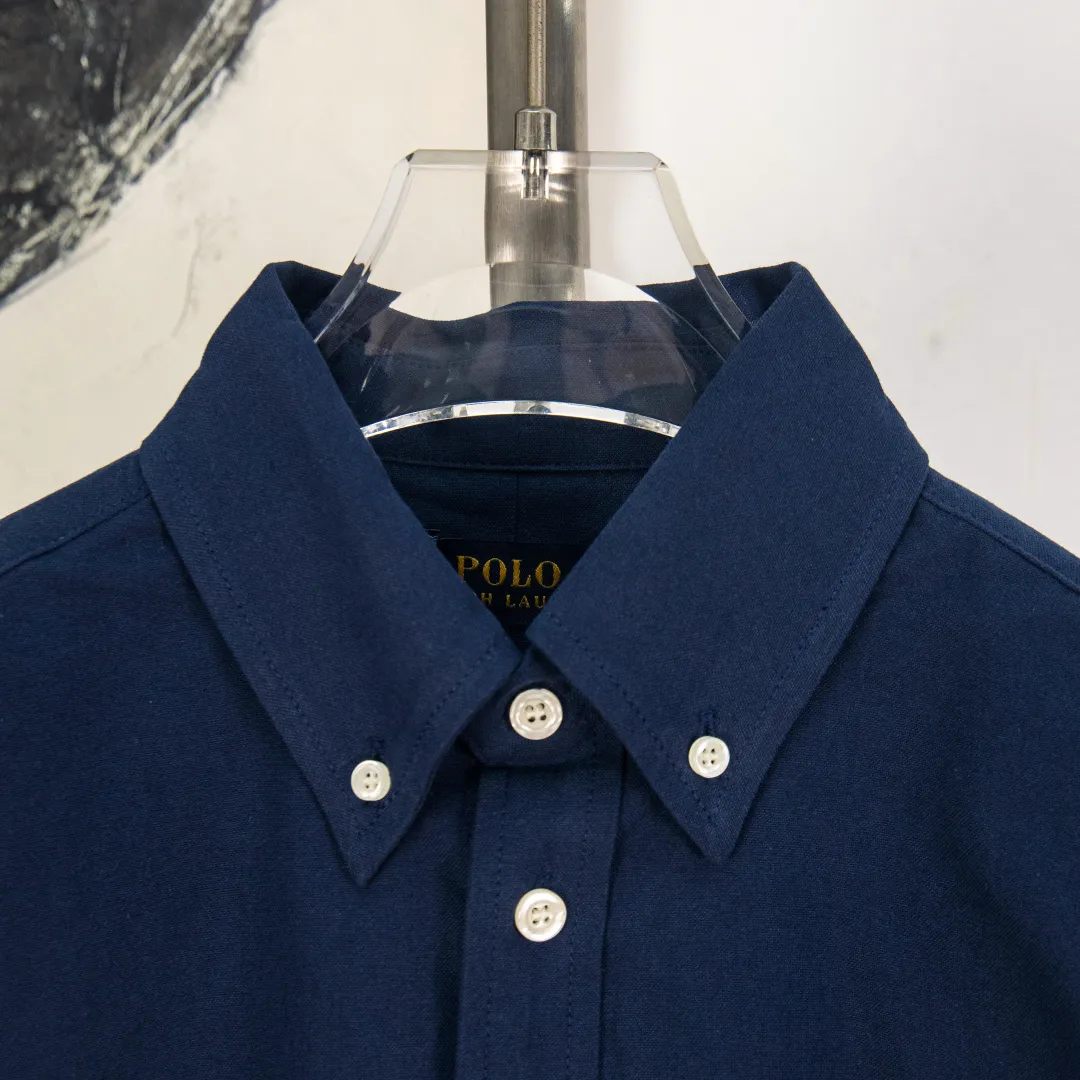 P270 zp version [Exclusive supply] Ralph Lauren/Ralph Lauren's classic evergreen single product 100 cotton Oxford spun old money style casual long-sleeved shirt. 100% restored workmanship. The entire garment is embedded with seams and clean edges. The upper back seams are reorganized for a better fit. ✅ 100 cotton Oxford spun on the face. Pre-wash treatment. The texture is tight and soft. ✅ Custom dyed original pearlescent white bottom buttons. Size partitions. ✅ Special shaped chiffon foil is included in the collar door tube. It is not easy to deform and pull. ✅ RL classic version of the Oxford shirt. The thick and crisp feeling brought by the Oxford cloth. It can be worn alone or as an outer layer. It can be worn in all seasons. It is a must-have item for the wardrobe. Get it with your eyes closed. Color: black, white, pink, blue, carbon gray, khaki, navy blue and red label, dark blue and white label (8 colors) Size: S M L XL Number: WW10967